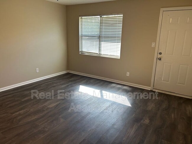 Foto del edificio - 1045 Vineyard Rd