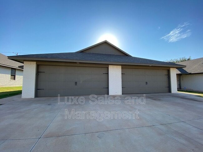 Photo - 11414 N Lincoln Blvd House