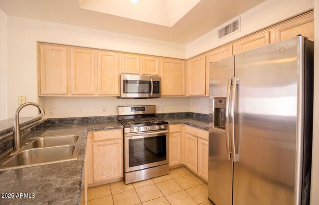 Building Photo - 4925 W Wahalla Ln
