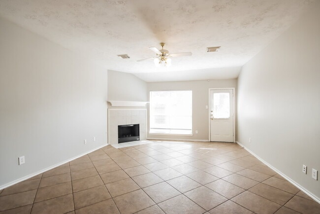 Foto del edificio - 5506 Timbers Quail Dr