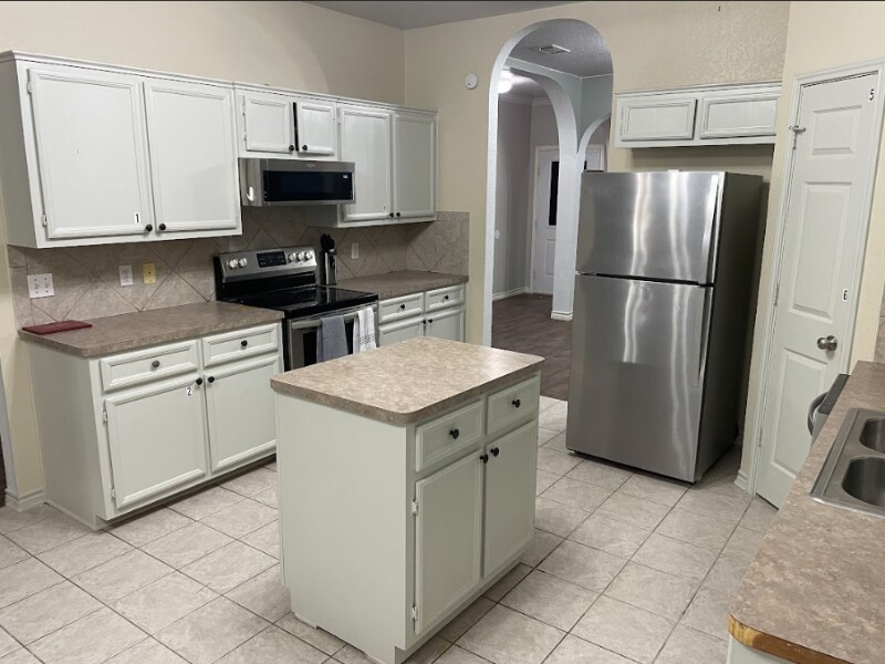 Foto principal - 3401 Little John Dr