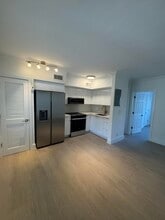 Building Photo - 924 SE 2nd St