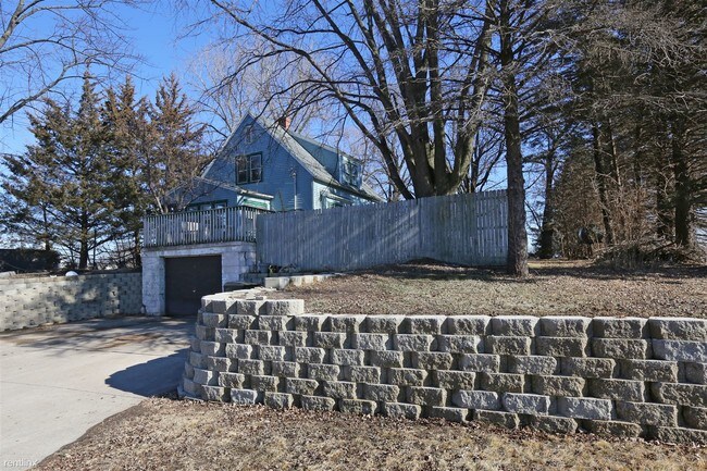 Foto del edificio - 313 McLeod Ave S