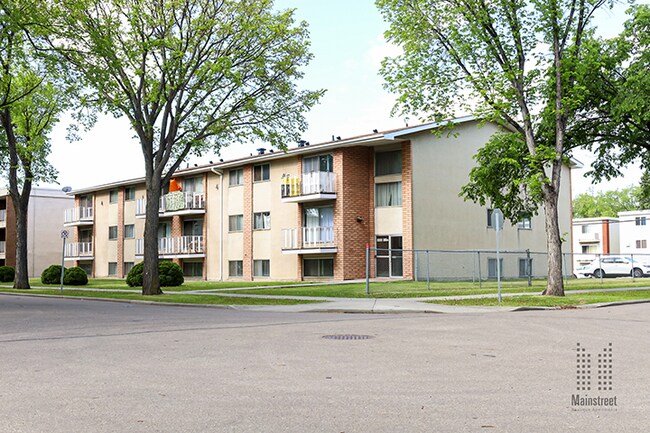 Photo du bâtiment - NAITside Court III Apartments