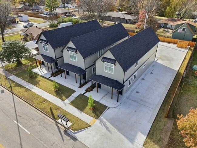 Foto del edificio - 3 Bed | 2 Bath Luxury Duplex