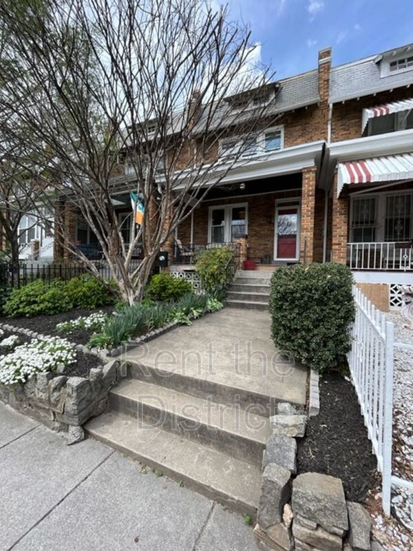 Primary Photo - 1726 C Street NE