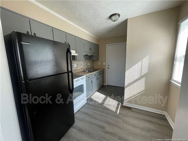 Foto del edificio - 4959 Fieldcrest Dr