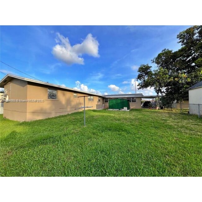 Building Photo - 1351 W 34th St