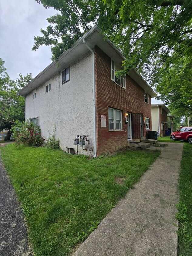 Primary Photo - 909-911 S WEYANT AVE