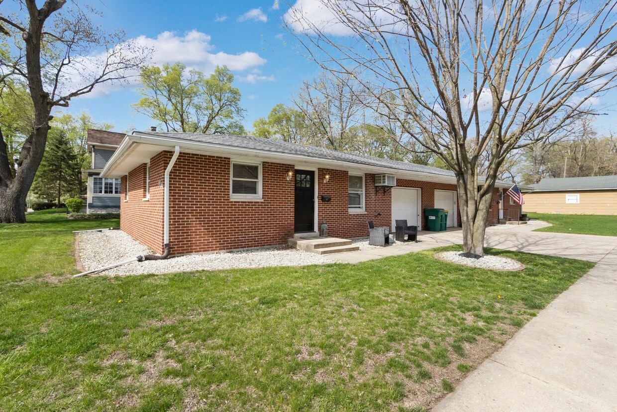 Foto principal - 309 S Joliet St