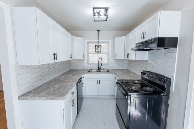 Foto del edificio - 1256 N Derby Ave