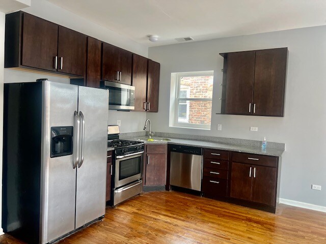 Foto del edificio - 3237 W Pierce Ave