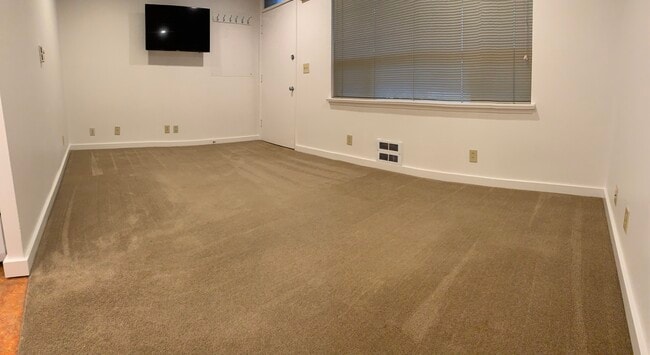 Building Photo - 3513 NE 95th St