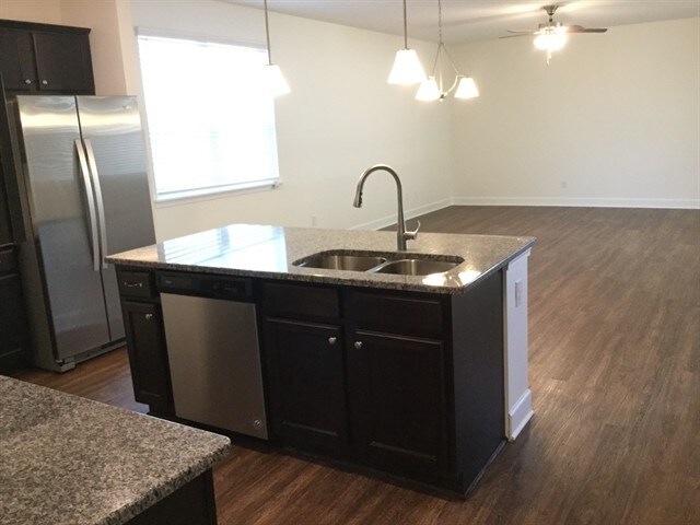 Foto del edificio - 5080 Trailwater Drive