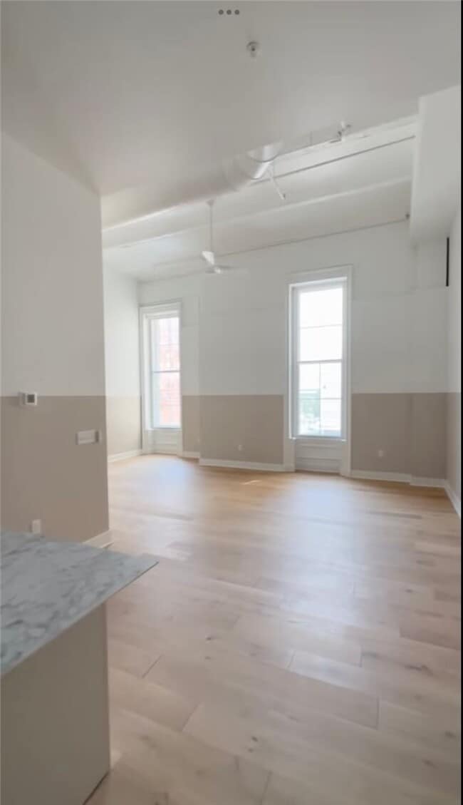 Building Photo - 30 W Broad St