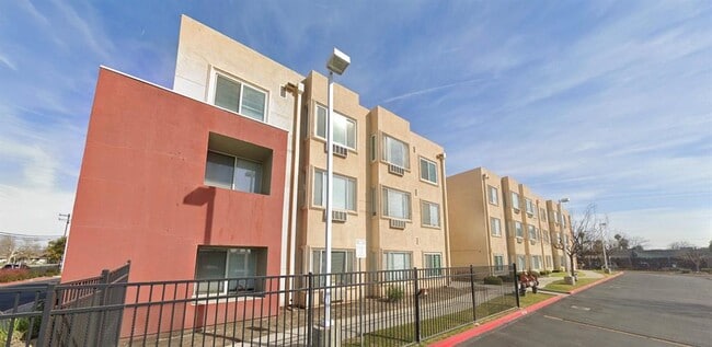 Foto del edificio - 500 R St