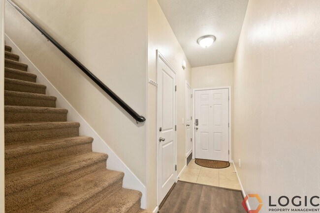Foto del edificio - Beautiful Townhome in Midvale!