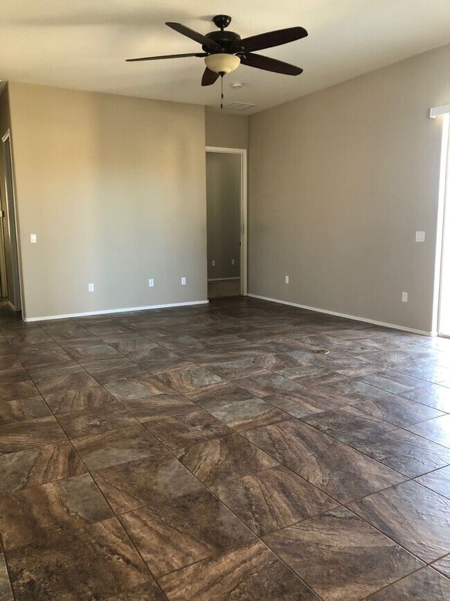 Foto del edificio - Corner Lot Charmer- Granville Amenities In...