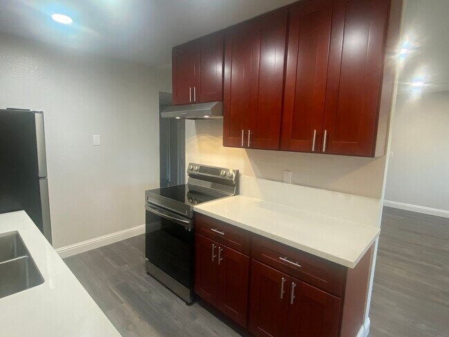 Building Photo - 247 North Capitol Avenue, Unit 1