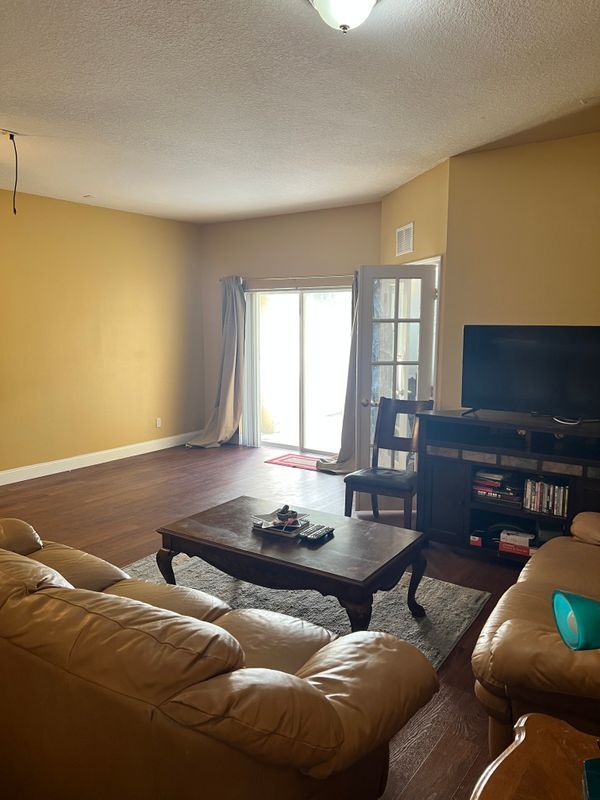 Foto del edificio - 10617 Shady Falls Ct