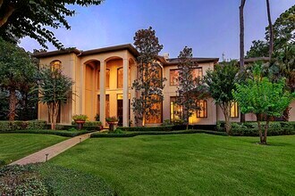 Building Photo - 11101 S Country Squire