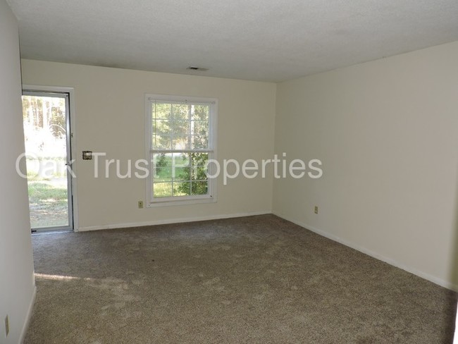 Building Photo - Sprucewood