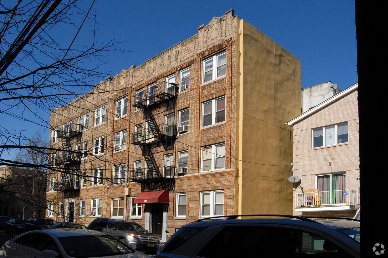 Building Photo - 412 53rd St