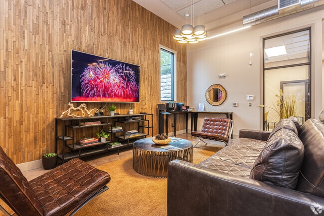 Leasing Office - Grandview Apartments