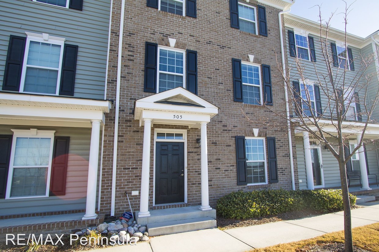 Primary Photo - 505 Waterside Dr