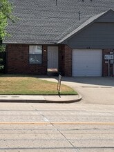 Building Photo - 110 N Baumann Ave