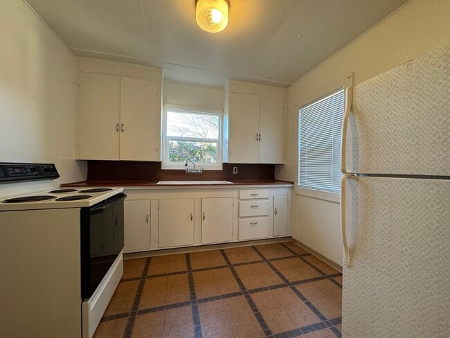 Building Photo - 1226ltur
