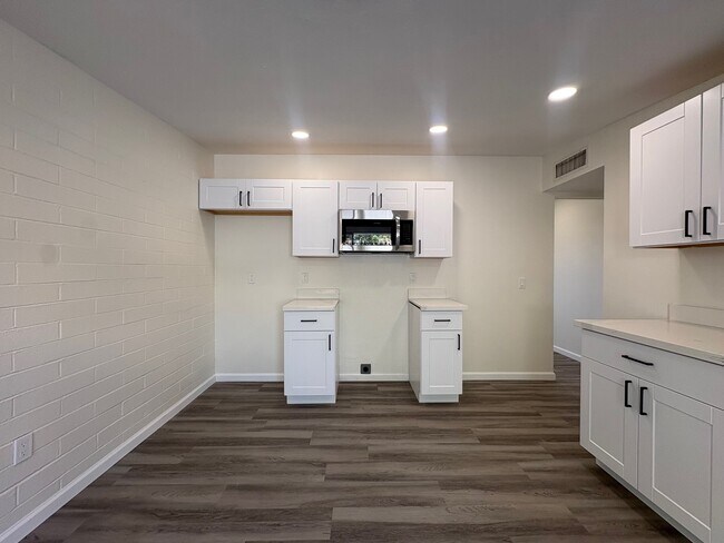 Building Photo - 1508 E Adelaide Dr