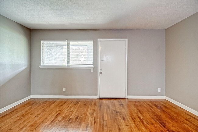 Building Photo - 213 Newman Rd