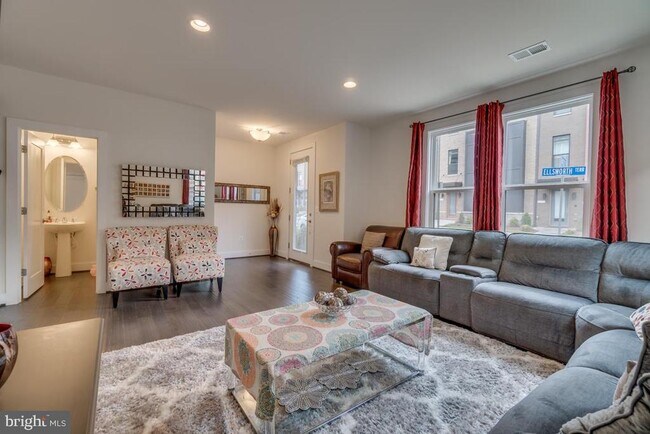 Foto del edificio - 44721 Ellsworth Terrace