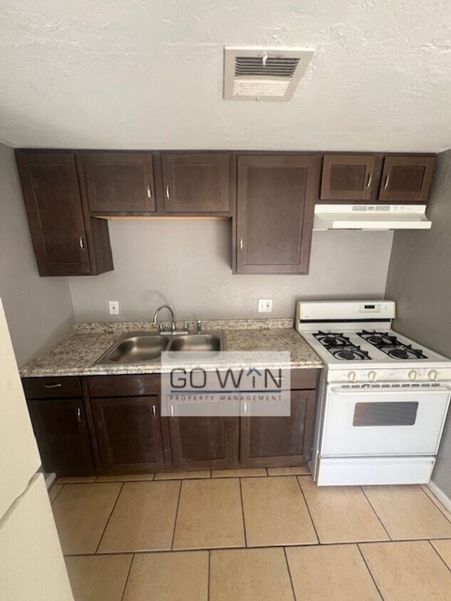 Primary Photo - 1832 E Harvard St