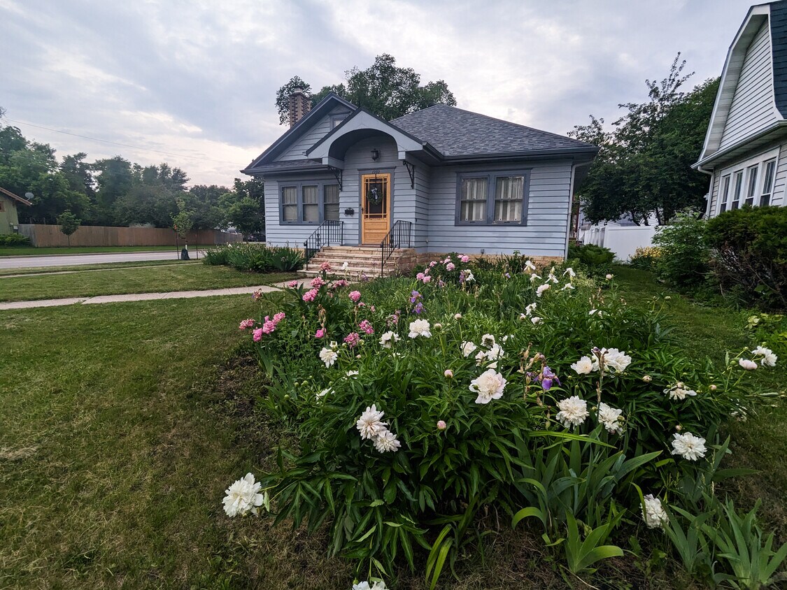 Foto principal - 1202 2nd St N