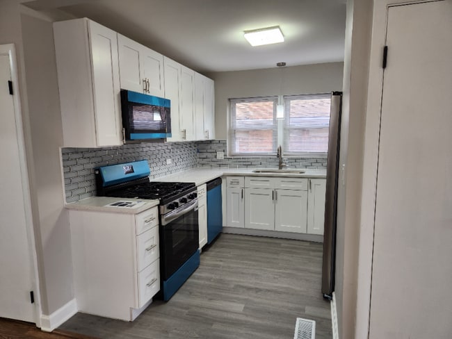 Building Photo - 11361 S May St