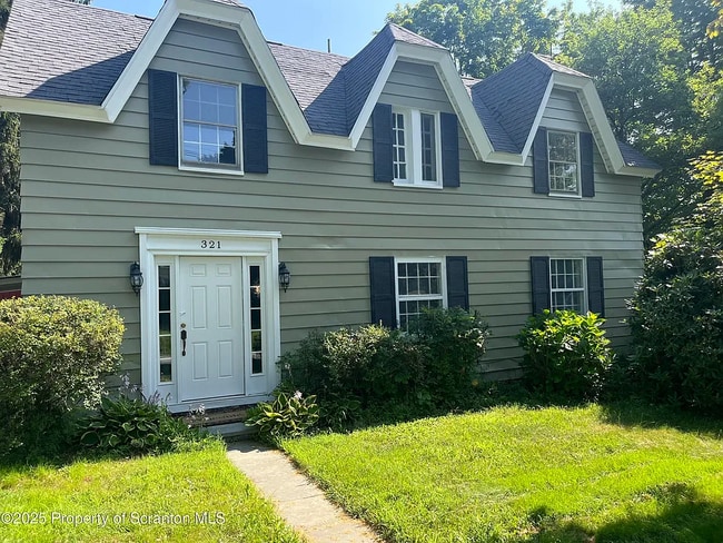 Building Photo - 321 Maple St