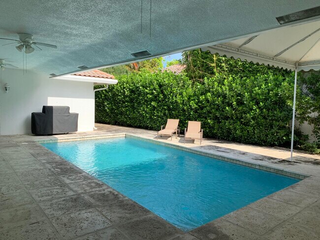 Foto del edificio - 2498 Date Palm Rd