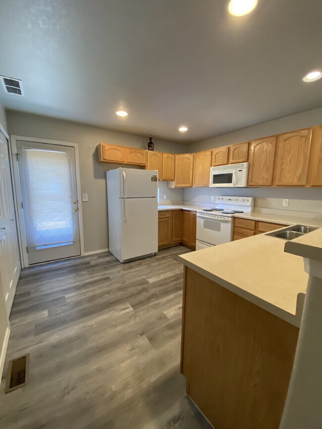 Foto del edificio - 3 bedroom townhouse westside - Mesa Valley