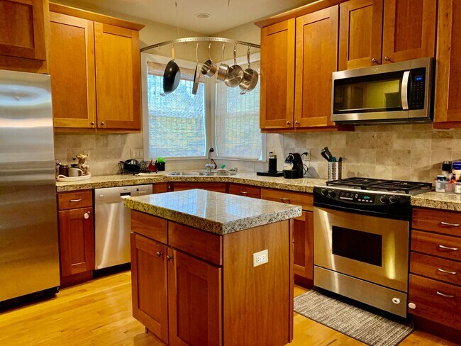 Building Photo - Gorgeous Gunbarrel Home for Lease! Amazing...
