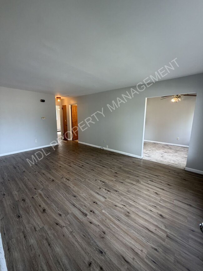 Foto del edificio - 2215 Weiss St