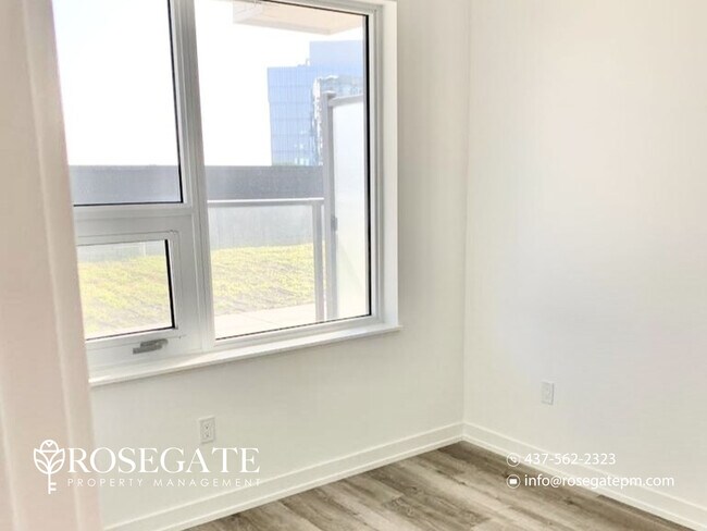Photo du bâtiment - Modern 1-Bedroom Condo with Balcony, Internet & Parking in Downtown Kitchener
