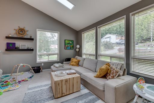 Foto del edificio - Charming Lynnwood/Bothell area Home For Rent with large 1/2 acre lot Available June!