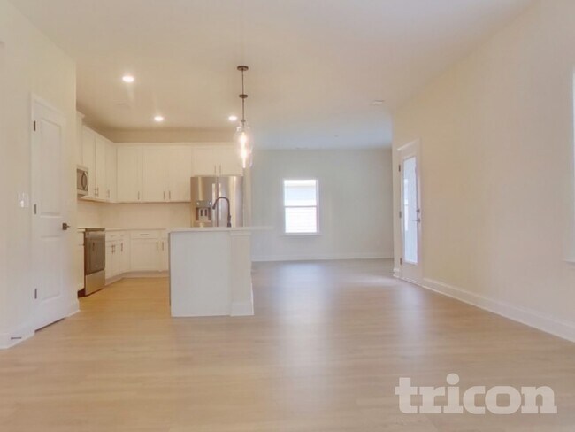 Foto del edificio - 446 Cantrell Dr