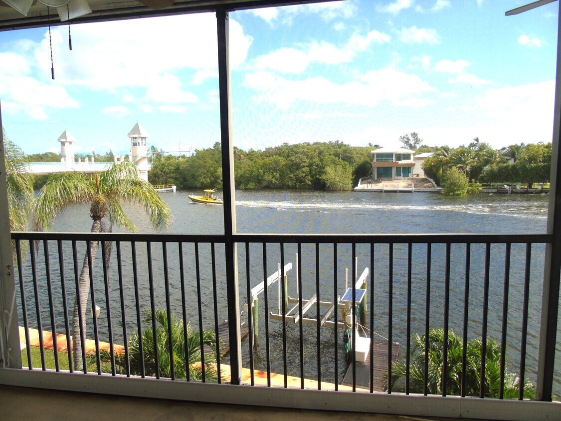Foto principal - 740 E Ocean Ave