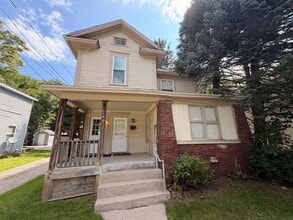 Building Photo - 514 Fuller Ave SE