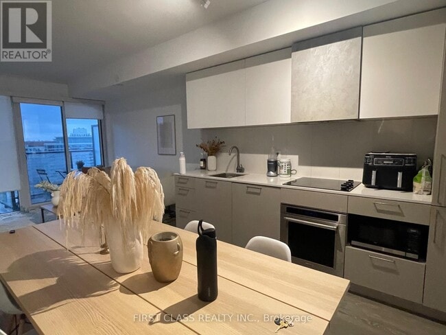 Building Photo - 19 Western Battery Rd