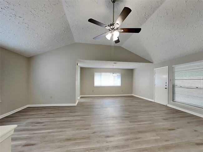 Building Photo - 15803 Pfeiffer Dr