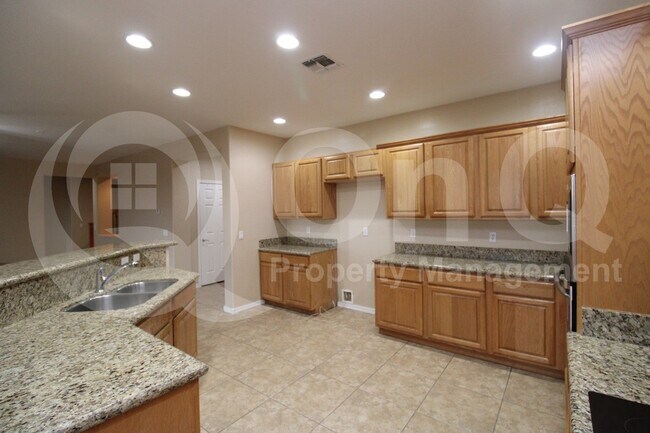 Building Photo - 3951 E Ravenswood Dr